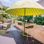 Yndo Hotel 