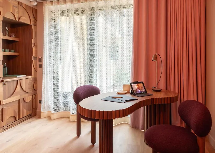 Yndo Hotel